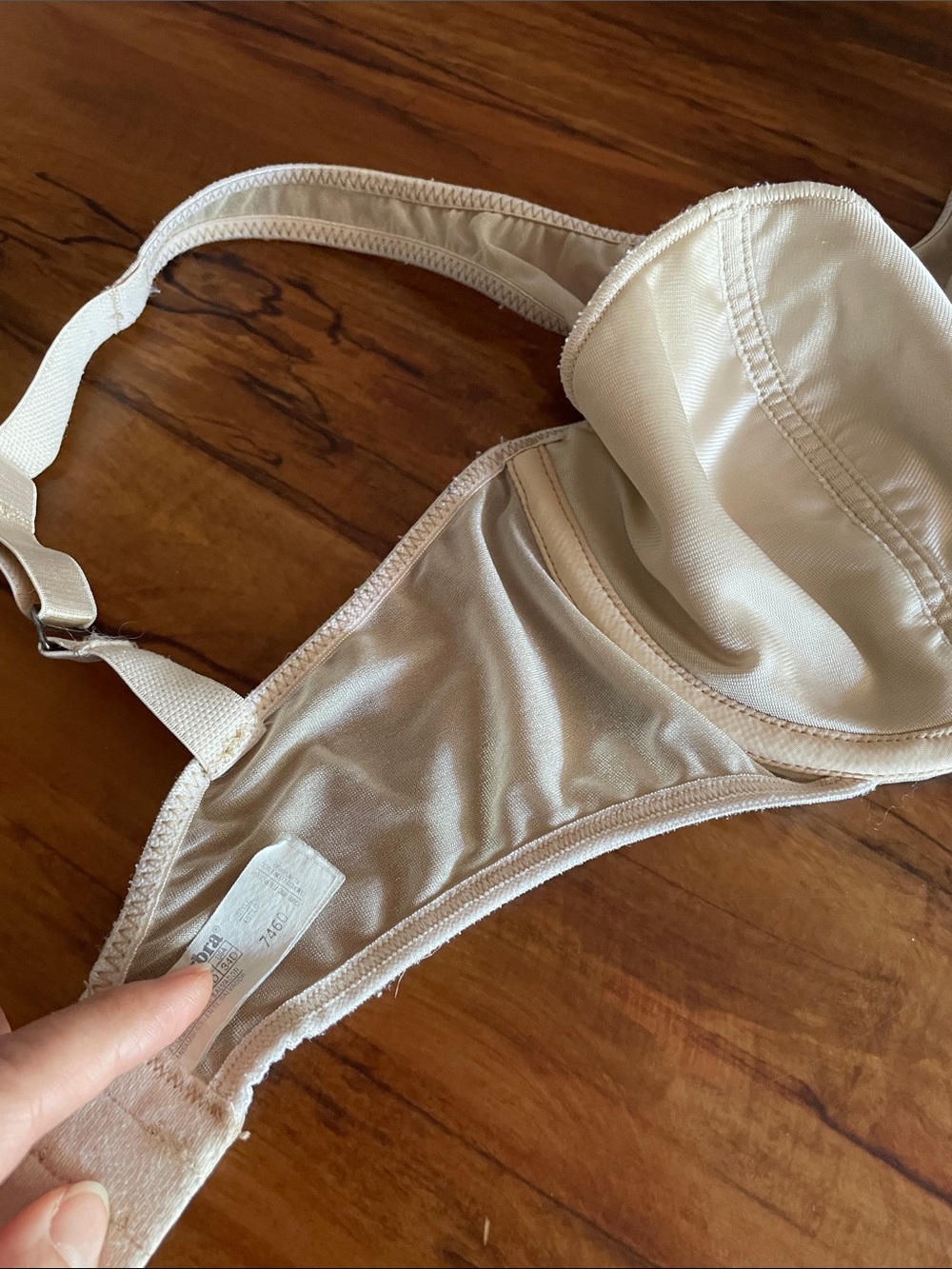 TWO 34D EUC Underwire Bras Wacoal and Wonderbra- Elegant Support - Picture 8 of 15